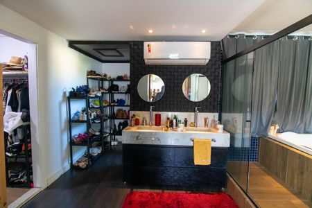 Casa à venda com 205m², 3 quartos e 5 vagasBanheiro da Suíte 2