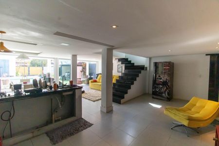 Casa à venda com 205m², 3 quartos e 5 vagasSala e Cozinha 