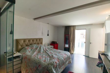 Casa à venda com 205m², 3 quartos e 5 vagasSuíte 2