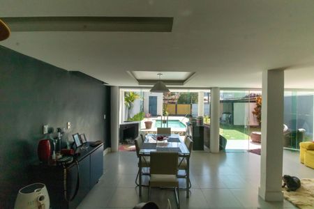 Casa à venda com 205m², 3 quartos e 5 vagasSala e Cozinha 