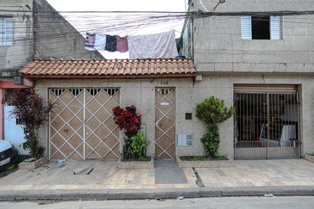 Fachada de casa para alugar com 1 quarto, 30m² em Jardim Capim-guassu, Ferraz de Vasconcelos