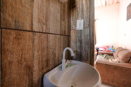 Banheiro de casa para alugar com 1 quarto, 30m² em Jardim Capim-guassu, Ferraz de Vasconcelos