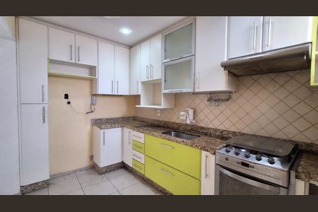 Apartamento para alugar com 72m², 2 quartos e 1 vagaCozinha 