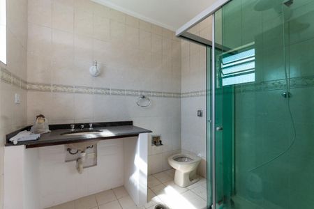 Casa para alugar com 400m², 6 quartos e 6 vagas Casa para alugar com 400m², 6 quartos e 6 vagasBanheiro do quarto 2 Suíte