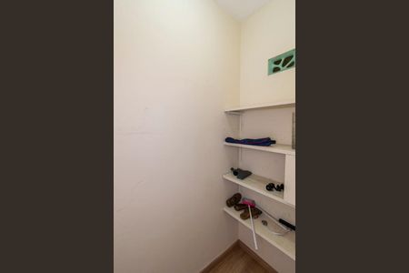 Casa para alugar com 600m², 3 quartos e 3 vagasCorredor da entrada - Despensa