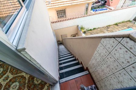 Casa para alugar com 600m², 3 quartos e 3 vagasCopa - Escada de acesso 