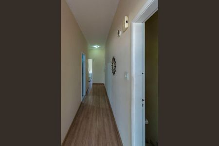 Casa para alugar com 600m², 3 quartos e 3 vagasCorredor da entrada