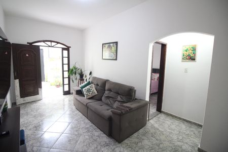 Casa à venda com 110m², 3 quartos e 2 vagasSala