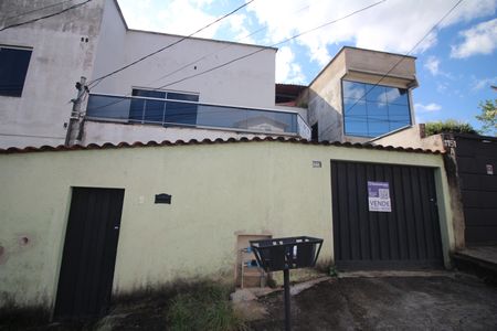 Casa à venda com 110m², 3 quartos e 2 vagasPlaquinha Instalada  11/04/2026 AAIU-85