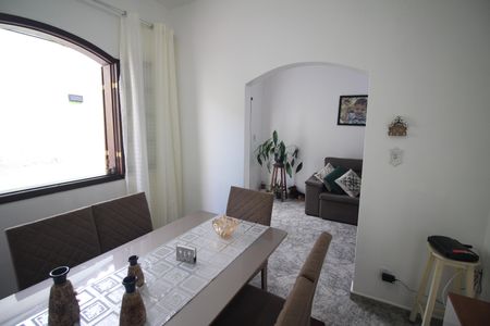 Casa à venda com 110m², 3 quartos e 2 vagasSala