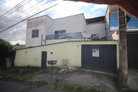 Casa à venda com 110m², 3 quartos e 2 vagasPlaquinha Instalada  11/04/2026 AAIU-85