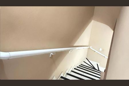 Casa à venda com 150m², 3 quartos e 1 vagaEscada