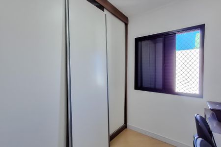 Apartamento à venda com 75m², 3 quartos e 2 vagasQuarto 2