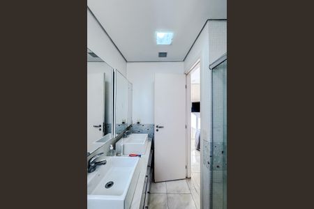 Apartamento à venda com 130m², 3 quartos e 3 vagasBanheiro da Suíte