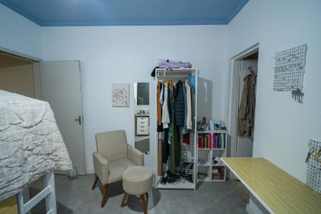 Casa à venda com 330m², 4 quartos e 2 vagasSuíte 2