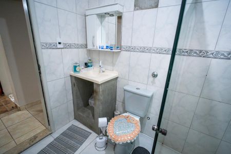 Casa à venda com 330m², 4 quartos e 2 vagasBanheiro social