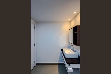 Banheiro de kitnet/studio para alugar com 1 quarto, 32m² em Vila Dom Pedro I, São Paulo