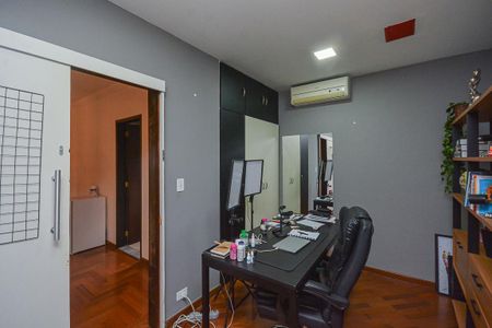 Casa à venda com 271m², 3 quartos e 4 vagasEscritório