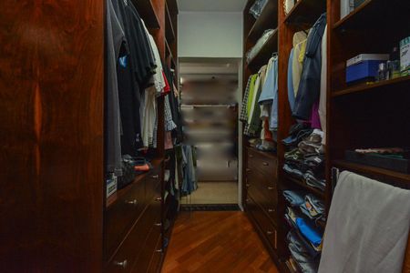 Casa à venda com 271m², 3 quartos e 4 vagasCloset