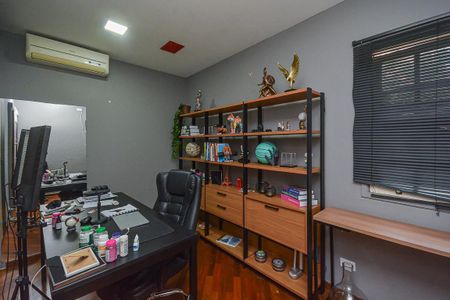 Casa à venda com 271m², 3 quartos e 4 vagasEscritório