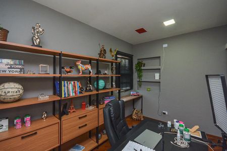 Casa à venda com 271m², 3 quartos e 4 vagasEscritório