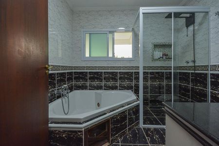 Casa à venda com 271m², 3 quartos e 4 vagasBanheiro da Suíte