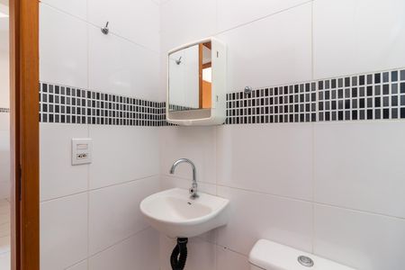 Banheiro de casa para alugar com 1 quarto, 40m² em Parque Peruche, São Paulo