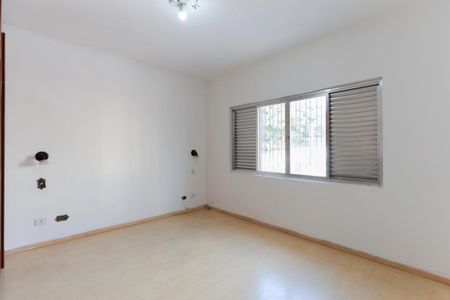 Casa à venda com 210m², 3 quartos e 2 vagasSuíte