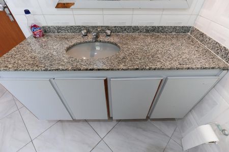 Casa à venda com 210m², 3 quartos e 2 vagasBanheiro social