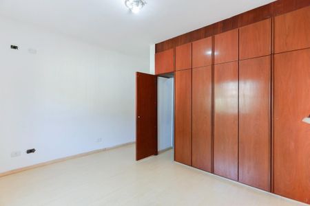 Casa à venda com 210m², 3 quartos e 2 vagasSuíte