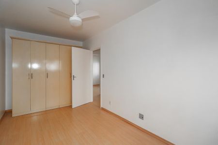 Quarto de apartamento para alugar com 2 quartos, 65m² em Passo D’areia, Porto Alegre