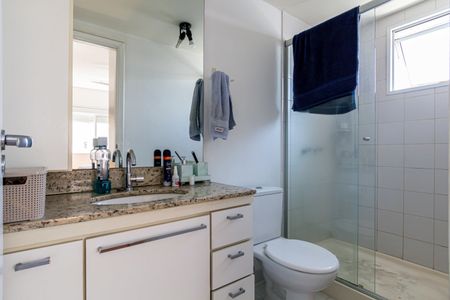 Apartamento à venda com 53m², 2 quartos e 1 vagaSuite - Banheiro