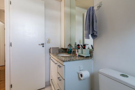 Apartamento à venda com 53m², 2 quartos e 1 vagaSuite - Banheiro