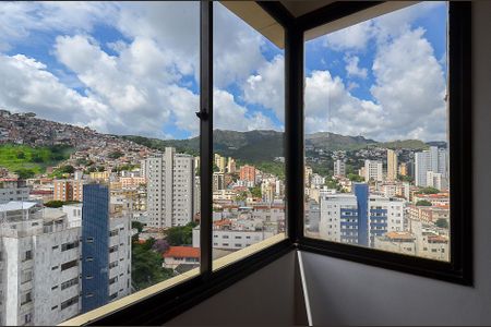 Apartamento para alugar com 121m², 4 quartos e 2 vagasVista