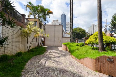 Apartamento para alugar com 121m², 4 quartos e 2 vagasEntrada