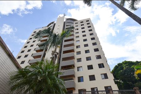 Apartamento para alugar com 121m², 4 quartos e 2 vagasFachada