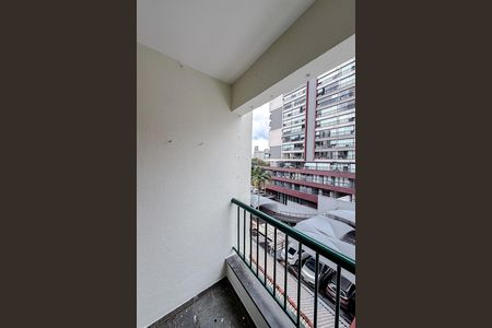 Apartamento à venda com 74m², 2 quartos e 1 vaga Apartamento à venda com 74m², 2 quartos e 1 vagaVaranda