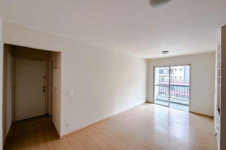 Apartamento à venda com 74m², 2 quartos e 1 vaga Apartamento à venda com 74m², 2 quartos e 1 vagaSala