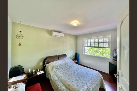 Casa à venda com 227m², 4 quartos e 4 vagasQuarto
