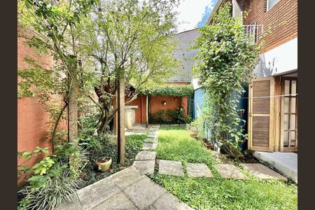 Casa à venda com 227m², 4 quartos e 4 vagasÁrea externa