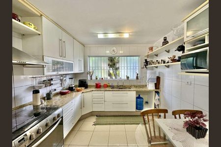 Casa à venda com 227m², 4 quartos e 4 vagasCozinha