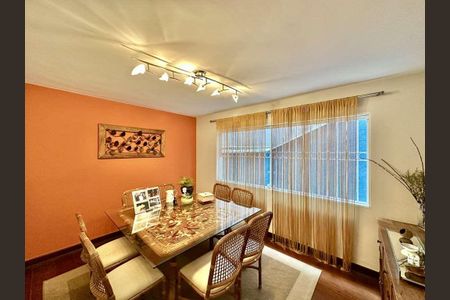 Sala de casa à venda com 4 quartos, 227m² em Jardim Jussara, São Paulo