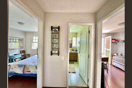 Casa à venda com 227m², 4 quartos e 4 vagasBanheiro