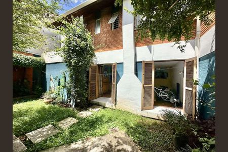 Casa à venda com 227m², 4 quartos e 4 vagasÁrea externa
