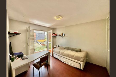 Casa à venda com 227m², 4 quartos e 4 vagasQuarto