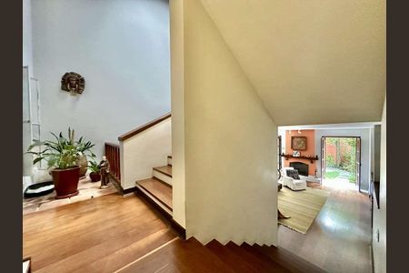 Casa à venda com 227m², 4 quartos e 4 vagasSala