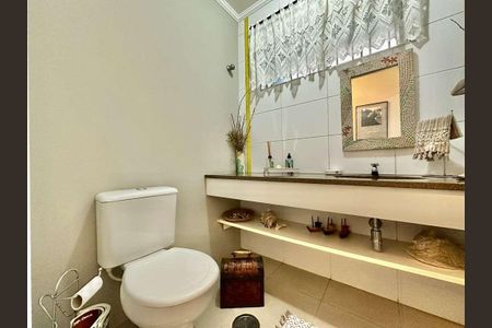 Casa à venda com 227m², 4 quartos e 4 vagasBanheiro
