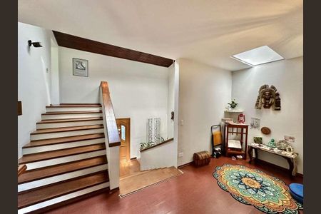 Casa à venda com 227m², 4 quartos e 4 vagasSala