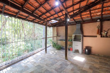 Casa para alugar com 166m², 2 quartos e 2 vagasVaranda e Churrasqueira