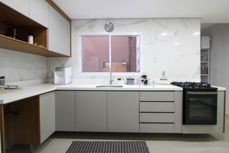 Casa para alugar com 166m², 2 quartos e 2 vagasCozinha 